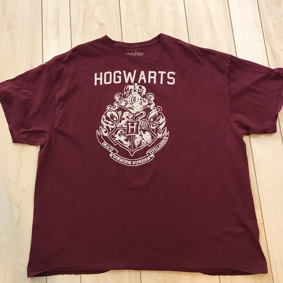 burgundy red t shirt